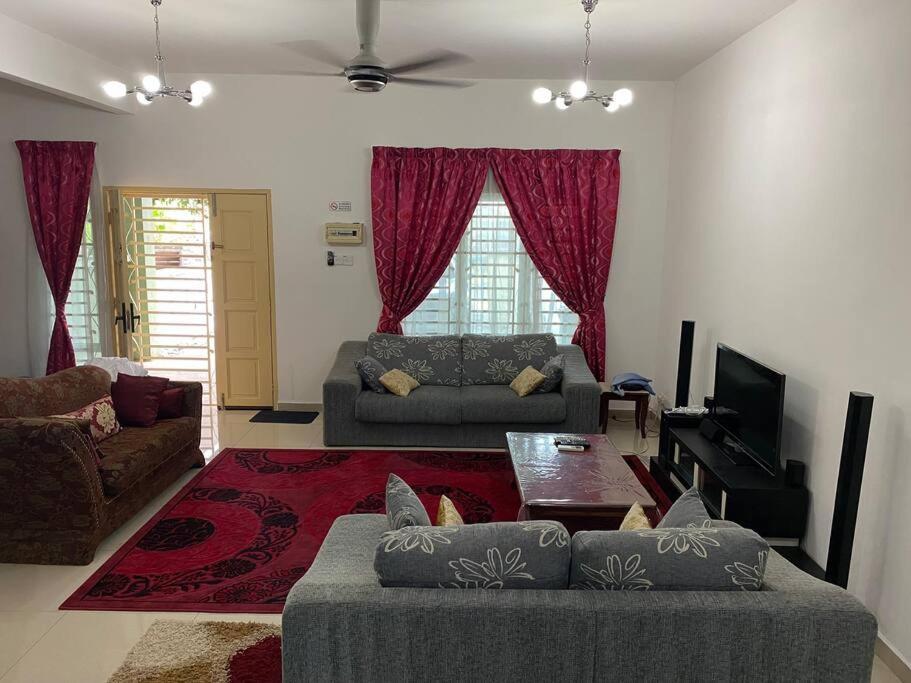 Nice Seremban 2 1/2 Storey House With 4 Rooms Exteriör bild